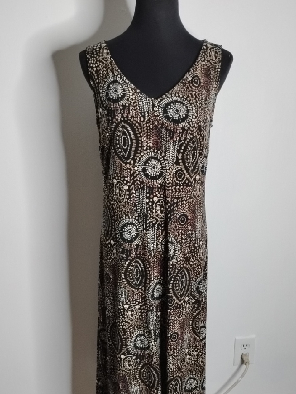Kari Sleeveless V-Neck Printed Maxi Dress in Brown and Cream